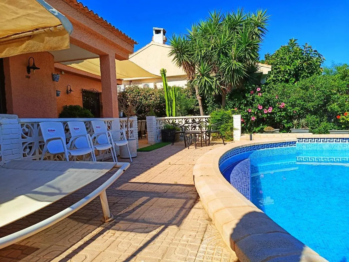 Homestay Villacats: Habitacion Con Bano Privado Y Piscina Aguadulce